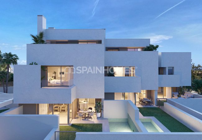 5-bedroom Villas with Luxe Design Close to Beach in Alicante 12