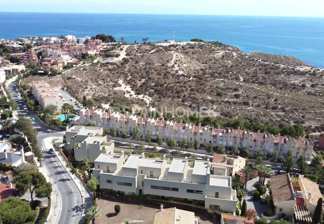 5-bedroom Villas with Luxe Design Close to Beach in Alicante 1
