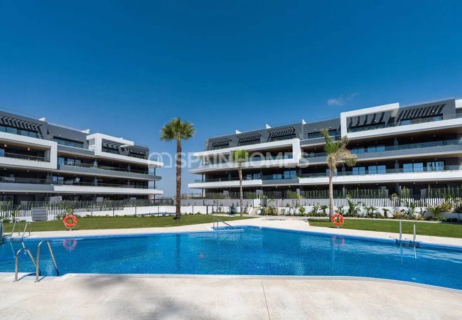 Moderna Lägenheter I Ett Socialt Komplex I Torrevieja