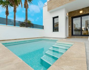 Detached Houses with Private Swimming Pools in Torrevieja Alicante 2
