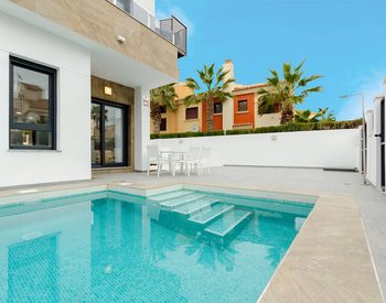 Detached Houses with Private Swimming Pools in Torrevieja Alicante 1