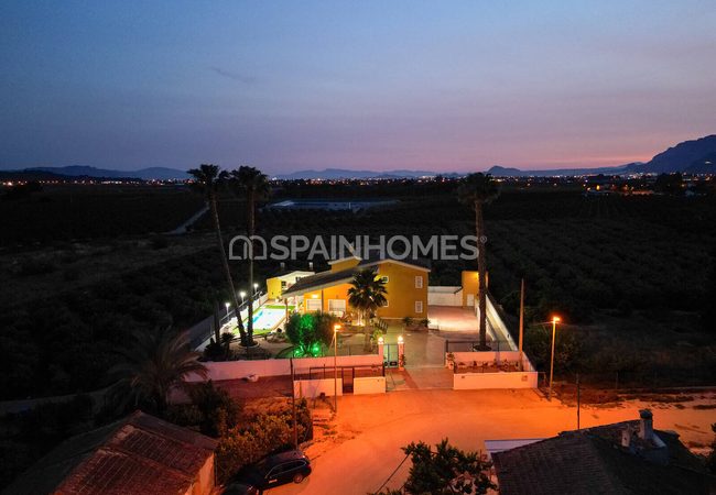 Amplia Villa Con Piscina Y Parking En Orihuela Centro 24
