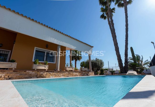 Amplia Villa Con Piscina Y Parking En Orihuela Centro 1