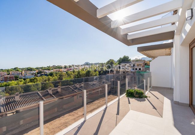 Alicante La Nucia'da Havuzlu Sitede Şık Yarı Müstakil Villalar 16