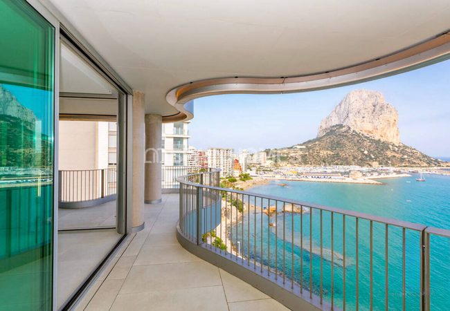Alicante Calpe'de Havuzlu Sitede Denize Sıfır Daireler 24