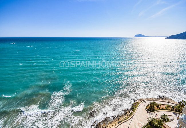 Alicante Calpe'de Havuzlu Sitede Denize Sıfır Daireler 26