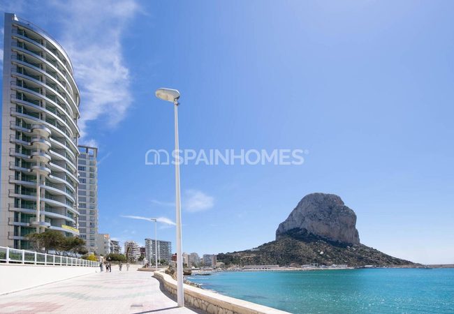 Alicante Calpe'de Havuzlu Sitede Denize Sıfır Daireler 5
