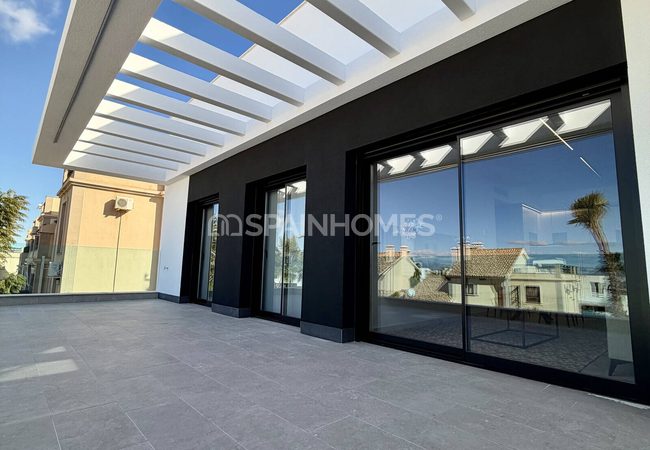 2-bedroom Golf Flats in a Complex with Pool in Algorfa Alicante 1