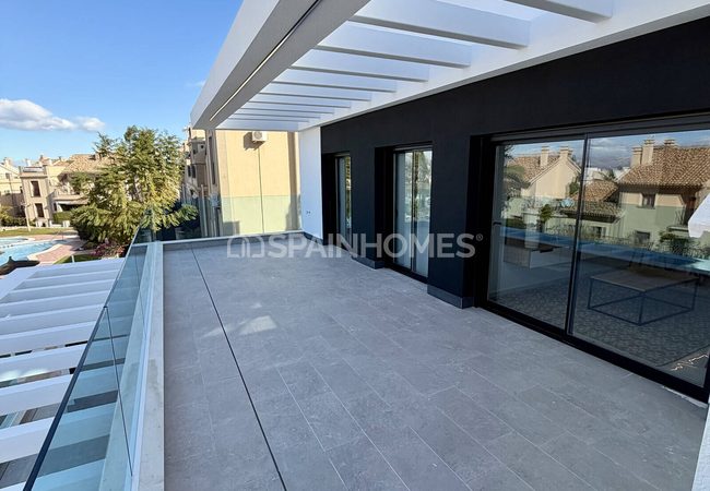 2-bedroom Golf Flats in a Complex with Pool in Algorfa Alicante 2