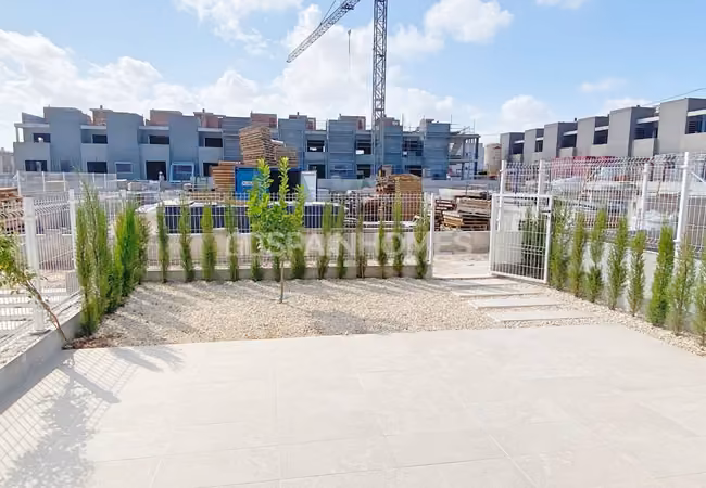 Elegantes Pisos Con Jardín O Solarium En Torrevieja 1