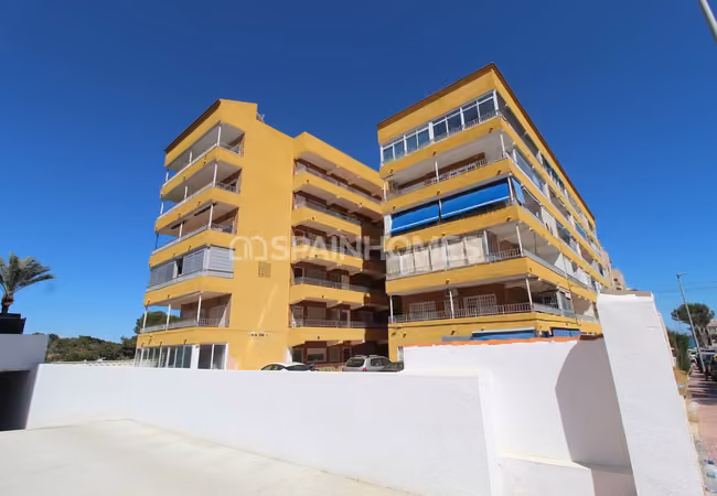 Beach-accessible Flat with Sea Views in Punta Prima Alicante 2