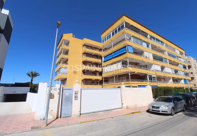 Beach-accessible Flat with Sea Views in Punta Prima Alicante