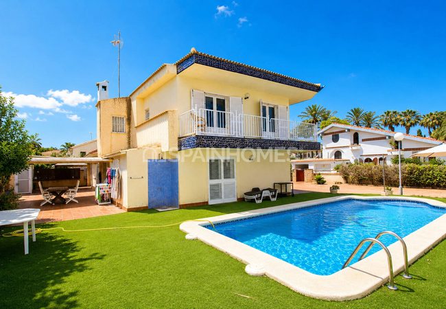 Villa Independiente Con Piscina Privada En Orihuela Alicante