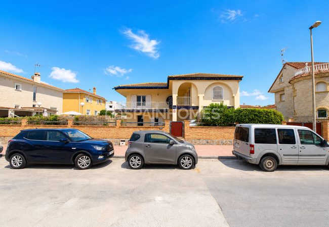 Villa Independiente Con Piscina Privada En Orihuela Alicante 1
