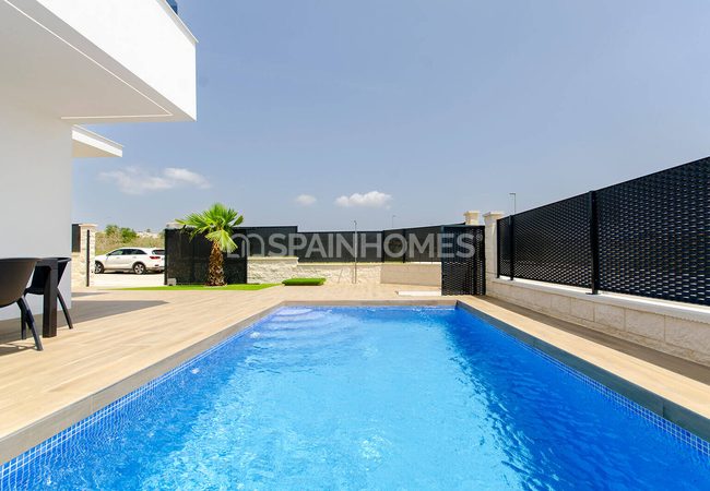 Villas with Private Pools Near Amenities in Orihuela Alicante 9