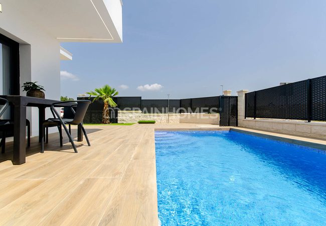 Villas with Private Pools Near Amenities in Orihuela Alicante 8