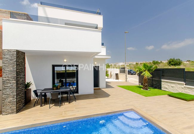 Villas with Private Pools Near Amenities in Orihuela Alicante 3