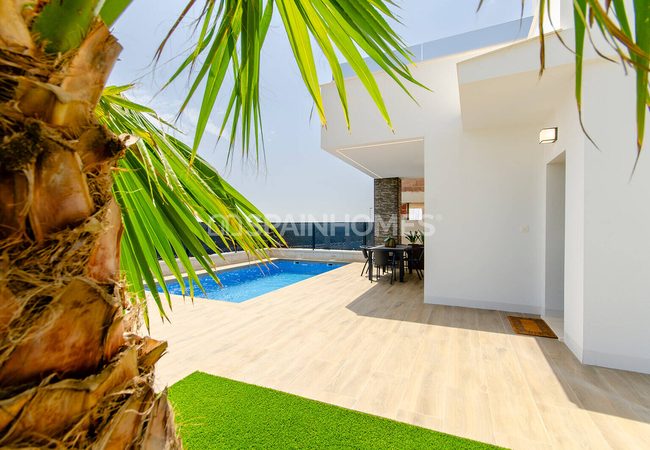 Villas with Private Pools Near Amenities in Orihuela Alicante 15