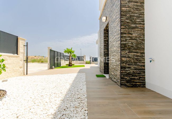 Villas with Private Pools Near Amenities in Orihuela Alicante 14