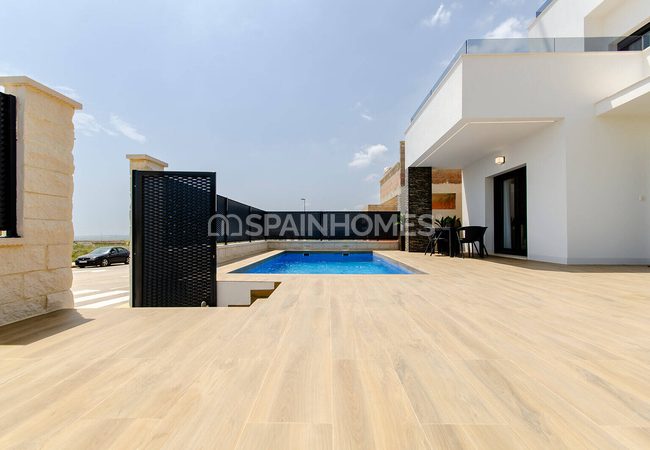 Villas with Private Pools Near Amenities in Orihuela Alicante 7