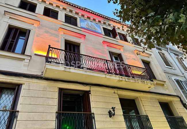 Barselona El Masnou’da Denize Sıfır Konumda Satılık Otel 1