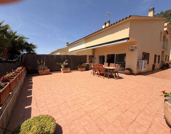 Barselona Sitges'te Havuzlu Sitede Deniz Manzaralı Villa 1