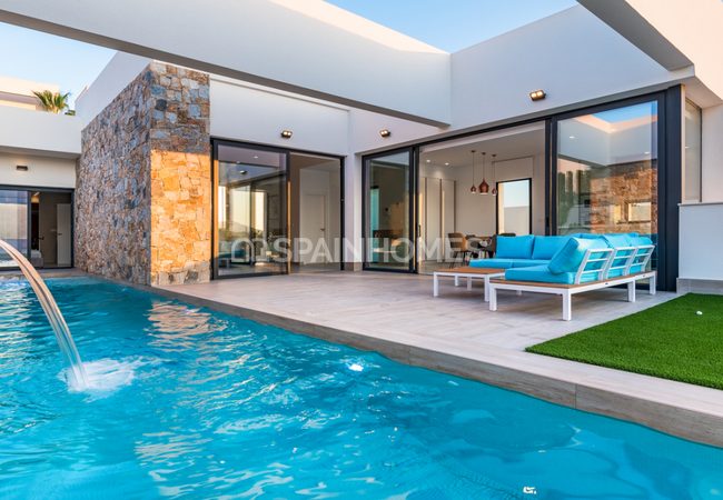 Spacious New Villa with Private Pool in Benijofar, Alicante 1