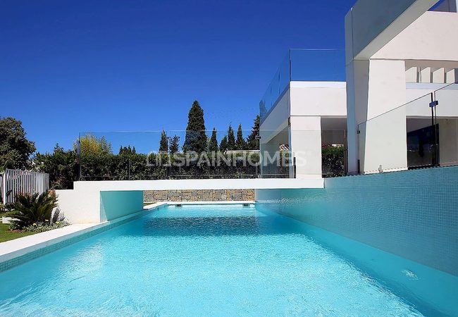 Spectacular Frontline Golf Villas in Marbella, Costa Del Sol 4