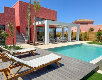 Almeria'da Şık Akdeniz Tarzı Müstakil Villalar 2