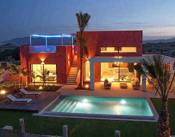 Almeria'da Şık Akdeniz Tarzı Müstakil Villalar 3