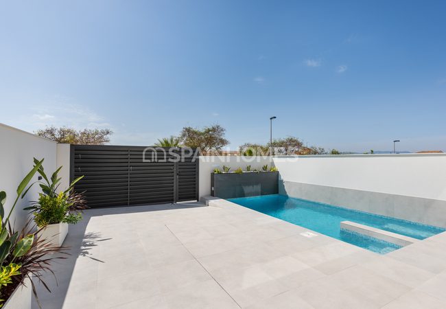 Well Located Detached Villas in Benijofar, Alicante 3