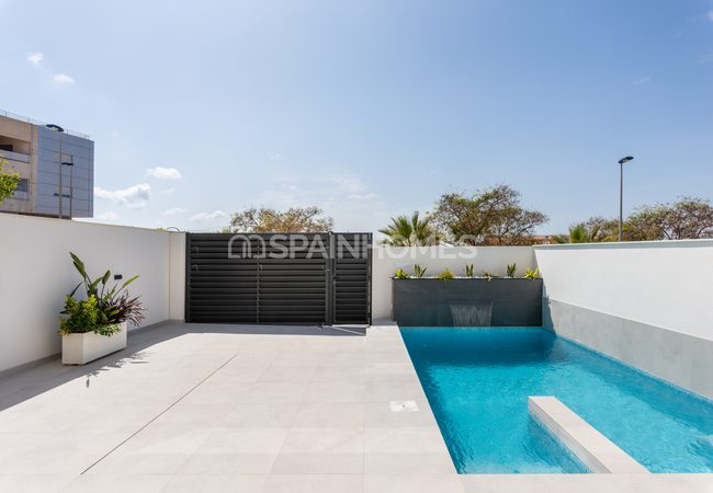 Well Located Detached Villas in Benijofar, Alicante 4