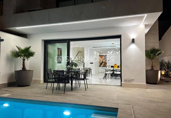 Spacious Semi Detached Homes with a Solarium in San Pedro 16