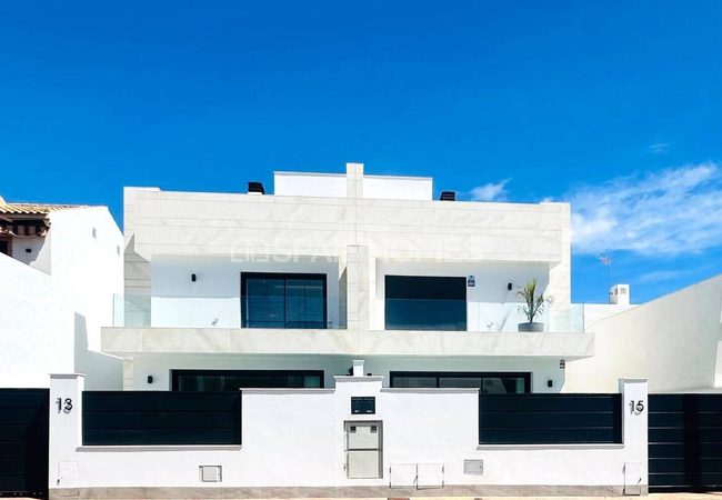 Spacious Semi Detached Homes with a Solarium in San Pedro