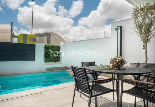 Spacious Semi Detached Homes with a Solarium in San Pedro 2