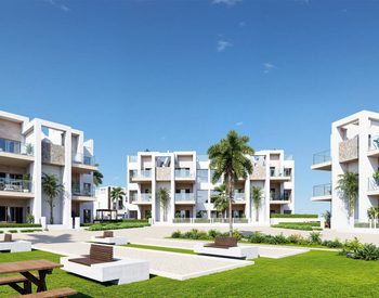 2 and 3-bed Flats with Golf View in Los Alcázares 1
