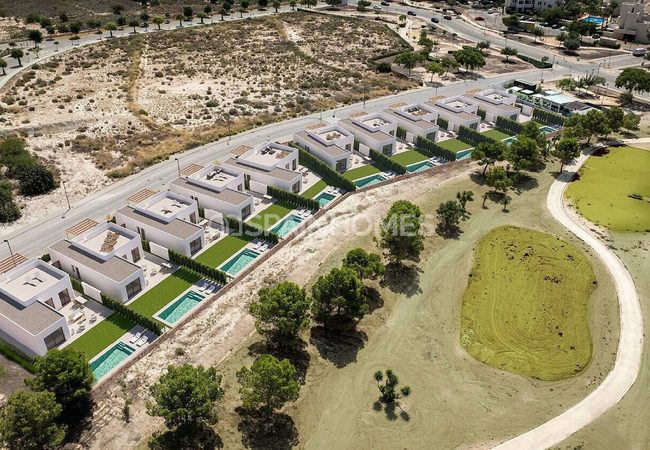 Murcia'da Özel Havuzlu ve Bahçeli Müstakil Villalar 2