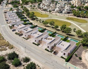 Murcia'da Özel Havuzlu ve Bahçeli Müstakil Villalar 2