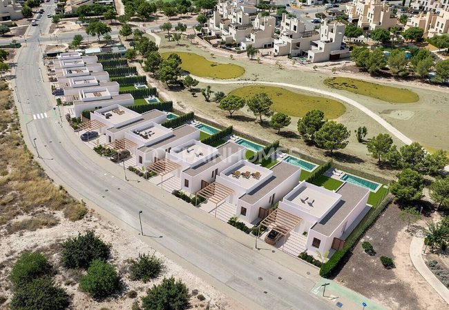Murcia'da Özel Havuzlu ve Bahçeli Müstakil Villalar 1