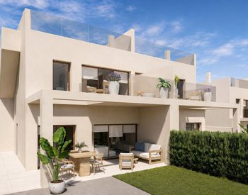 Murcia'da Havuzlu Site İçerisinde Doğa Manzaralı Villalar 1