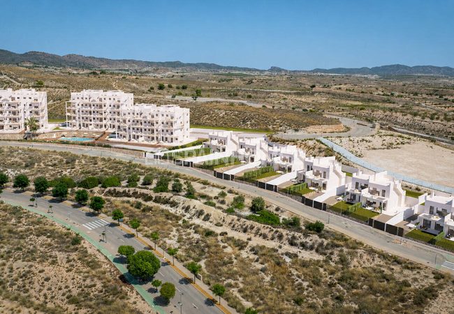 Murcia'da Havuzlu Site İçerisinde Doğa Manzaralı Villalar 1