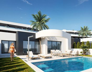 Los Alcázares Murcia’da Golf Sahasına Yakın Özel Havuzlu Villalar