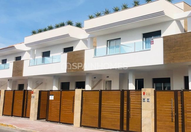 Ready Townhouses Next to the Salt Lake in Torrevieja, Alicante 2