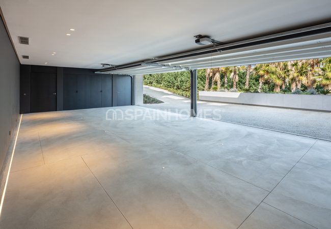 Exclusive Golf Villa with Infinity Pool in Benahavis 30