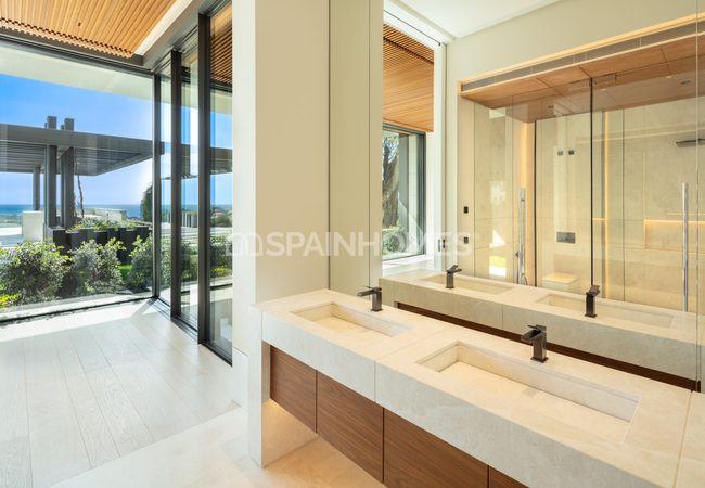 Exclusive Golf Villa with Infinity Pool in Benahavis 23