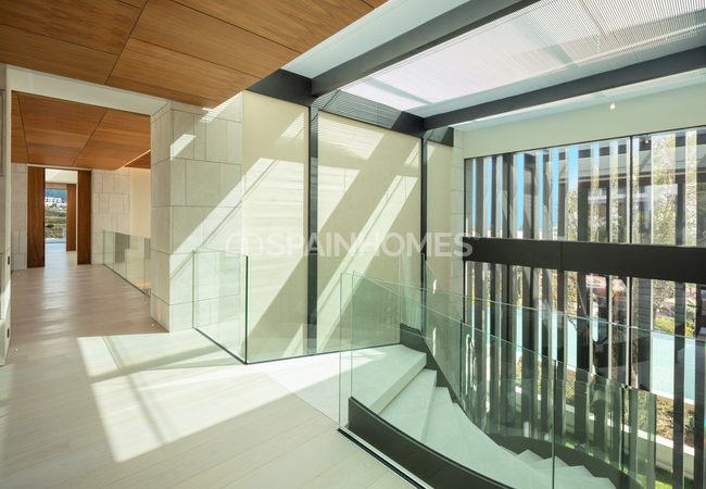 Exclusive Golf Villa with Infinity Pool in Benahavis 25