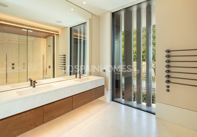 Exclusive Golf Villa with Infinity Pool in Benahavis 27