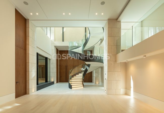 Exclusive Golf Villa with Infinity Pool in Benahavis 35