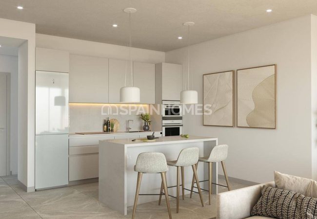 Benalmadena'da Şehir ve Doğa Manzaralı Geniş Daireler 15