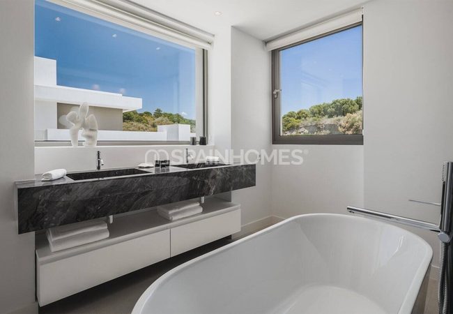 Estepona'da Yeni Altın Mil Üzerinde Satılık Ferah Evler 33